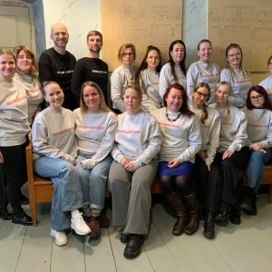 Meie Harjumaa noorte heaolu spetsialistid tulid taas kokku, et jagada kogemusi, mõtteid ja parimaid praktikaid. 🤝
Just tänu nende pühendumusele ja koostööle saame noori järjepidevalt ja teadlikult toetada. 💛
Kas tead kedagi, kes vajab tuge:
✔️ töö või kooli leidmisel
✔️ vaimse tervise küsimustes
✔️ igapäevaeluga toimetulekul?
Või oled see hoopis sina ise?
💬 Sa ei pea üksi hakkama saama – võta julgelt ühendust!
💡 Teenus on noortele vabatahtlik ja tasuta
📍 Harjumaa noorte heaolu spetsialistide kontaktid ja lisainfo:
🔗 https://www.hol.ee/et/neet-noored
📌 Teenust pakutakse järgmiste projektide kaudu:
– Ida-Harju noorte tööhõive suurendamine ja hoidmine
– Kesk-Harju noorte tööhõive suurendamine ja hoidmine
– Lääne-Harju noorte tööhõive suurendamine ja hoidmine
Projektid on kaasrahastanud Euroopa Liit. 🇪🇺
📸 Fotol: Harjumaa noorte heaolu spetsialistid
#Harjumaa #NGTS #noorteheaolu #noored #koostöö #tööeluksvalmis

