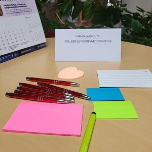 Kes ütles, et vaimse tervise vitamiinikuur sai läbi? Keegi ei keela ning pigem on rangelt soovituslik jätkata meeldivate emotsioonide kogemisega igal päeval😎. Näiteks ütle kolleegile midagi positiivset, tehke ühine jalutusring või terviseamps või tee paus keset kõige kiiremat tööpäeva. Nii paraneb immuunsus ja kasvab💪👂👣🌿 #vaimsetervisevitamiinikuur #peaasi #meeldivademotsioonid





