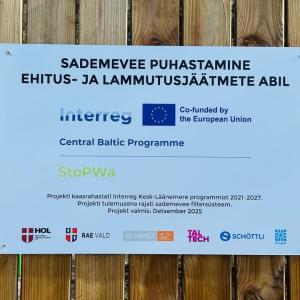 Täna avatati Rae vallas, Peetri alevikus, Tähnase tee T5 kinnistul uudne sademevee filtersüsteem.

Tegemist on katseseadmega, milles on innovaatilise lahendusena kasutatud ehitus- ja lammutusjäätmeid, et parandada sademevee puhastamist ja edendada ringmajandust.

Projekt valmis Interreg Kesk-Läänemere programmi projekti StoPWa raames. Ehitusprotsessi juhtis Harjumaa Omavalitsuste Liit ning teadusuuringute eest vastutas Tallinna Tehnikaülikooli Keskkonnauuringute Instituut.

Kohapeal tehakse tihedat koostööd Rae Vallavalitsuse ja kohaliku vee-ettevõttega AS Elveso.

See on oluline samm kestlikuma ja keskkonnasõbralikuma veekäitluse suunas.







