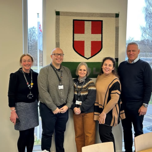 Harjumaa Omavalitsuste Liidul on sel nädalal külas haridusvaldkonna eksperdid Carmarthenshire’i maakonnavolikogust. 

Külalised tegelevad Walesis koolide arendamise, kvaliteedi jälgimise ja juhtimise toetamisega alates 2–3-aastastest õppijatest kuni keerukate õpiradadega noorteni. 

Külastasime sel nädalal Kiili Lasteaeda ja Vääna Mõisakooli. Kohtusime Haridus- ja Teadusministeeriumi ning Eesti Linnade- ja Valdade Liidu esindajatega.

