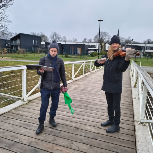 Talvine rännak Keila saladuste keskel – liitu elamusterohke jalutuskäiguga 06. detsembril!

Astu tagasi aega, mil Keila kandis elati rehielamutes, sõideti hobusevankritel ning öös liikusid legendides kodukäijad, näkid ja kratid. Pimedas talveõhtus lase neil lugudel taas ellu ärgata – koos retkejuhi, lavastaja ja pärimusmuusikuga, kes põimivad sinu jaoks kokku koduloo, maagia ja muusika.

Tule avastama Keila pimeduses peituvaid lugusid ja legendaarset vana aja hõngu.

Tutvu üritusega 👇



