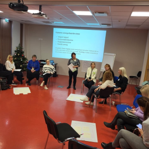 10.12 osalesid Harjumaa omavalitsuste arenduse, kogukonnatöö ja tervisedenduse valdkonna eestvedajad ühisel koolitusel, et mõtestada kogukonna tähendust, ära tunda arengufaase ja kuidas kaardistada ressursse. Juhatasime sisse tervise ja heaolustrateegia tegevussuuna: Ühtehoidvad kogukonnad. Koolitus toimus HEAK ja HOL koostöös, koolitajaks Eha Paas









