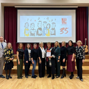 Laupäeval, 15. novembril algusega kell 12 tähistas Eesti Muusikaõpetajate Liit 35. sünnipäeva. 
Kohal oli Koorijuhtide ja Muusikaõpetajate Harjumaa Ühenduse esindus - kes on Harjumaa muusikaõpetajate ainesektsioon. 
Sündmus toimus Nõmme Gümnaasiumis, Tallinnas.



