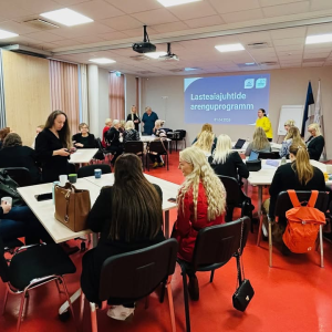 Täna, 1. aprillil koguneti esimesele Harjumaa lasteaiajuhtidele mõeldud arenguprogrammi koolitusele. Kokku saadakse kuuel korral. Harjumaal on üle 80 lasteaia ja nendest osaleb programmis 17 lasteaeda. 

Arenguprogramm  toetab lasteaiajuhtide professionaalset arengut. See tugineb haridusjuhi kompetentsimudelile ning käsitleb juhtimist kui tervikut – alates väärtustest, organisatsioonikultuurist ja ajakasutusest kuni strateegilise planeerimise, meeskonnajuhtimise, koostöö ja juhi kestlikkuseni. Septembris toimub koostööpäev Kiili Lasteaia Vaela majas. 

Arenguprogrammi viib läbi Hea hariduskorraldus eesotsas Marika Saarega ja korraldab Harjumaa Omavalitsuste Liit.





