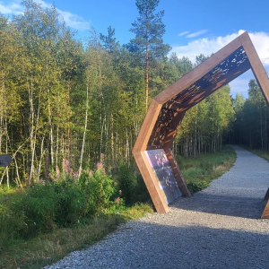 Kanarbik on kauni lilla värvi võtnud🪻

Kui sa pole ammu Viru raba kandis jalutamas käinud, siis võid võtta ette väikese jalutuskäigu 3,5 km rajal. 
Auto saad jätta asfalteeritud parklasse, kus asuvad ka tualetid. Ratastega matkajad on samuti teretulnud, sest parklas on olemas suur hulk rattahoidjaid. Ümbruskonna kaarti uudista katusealuses. 

#visitharju #visitlahemaa





